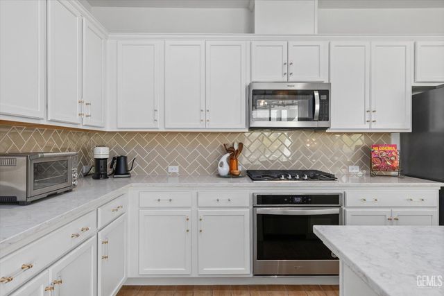 14222 Barbon Beck Avenue, Bakersfield, CA 93311