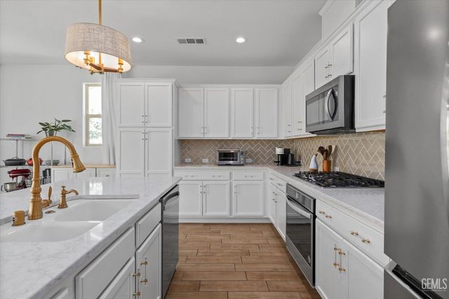 14222 Barbon Beck Avenue, Bakersfield, CA 93311