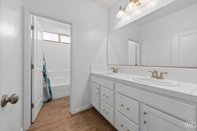 14222 Barbon Beck Avenue, Bakersfield, CA 93311