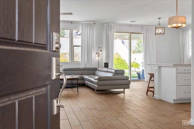 14222 Barbon Beck Avenue, Bakersfield, CA 93311