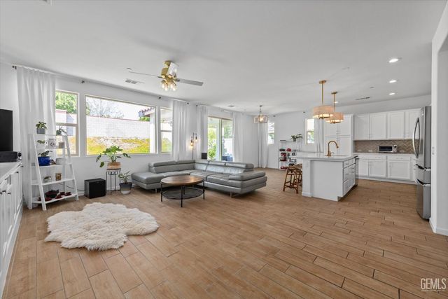 14222 Barbon Beck Avenue, Bakersfield, CA 93311