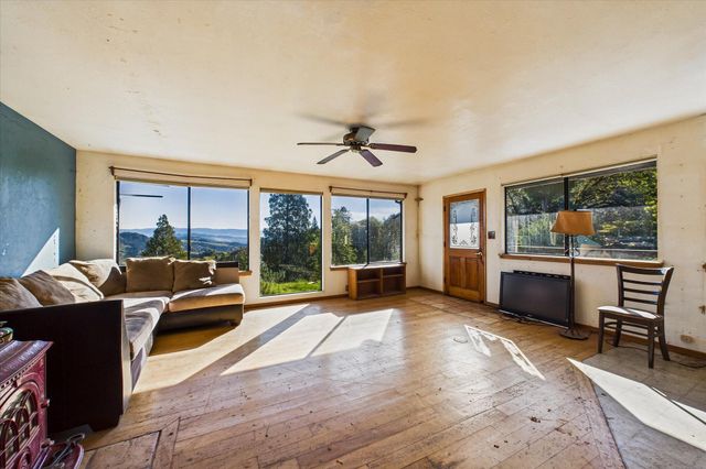 3826 Thomas Road, Miranda, CA 95553