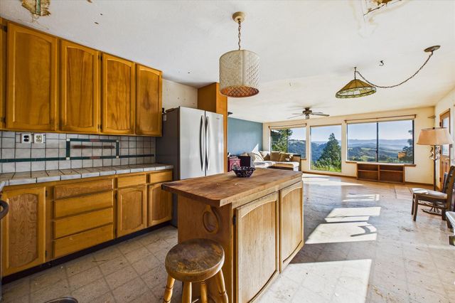 3826 Thomas Road, Miranda, CA 95553