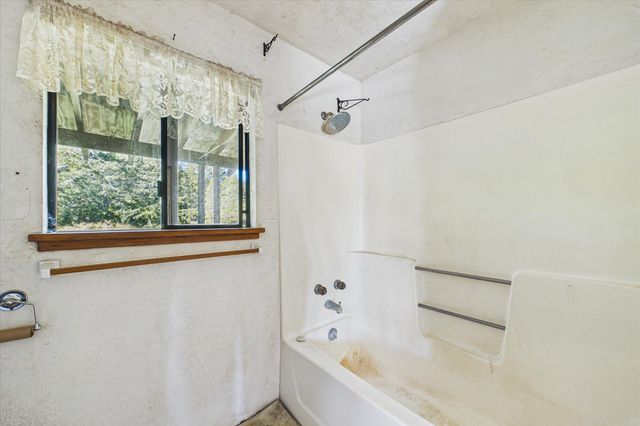 3826 Thomas Road, Miranda, CA 95553