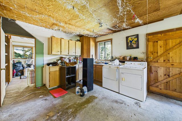 3826 Thomas Road, Miranda, CA 95553