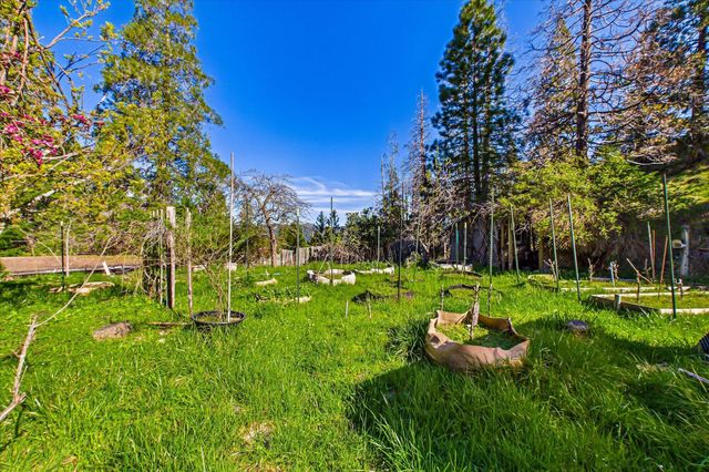 3826 Thomas Road, Miranda, CA 95553