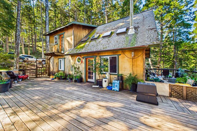 3826 Thomas Road, Miranda, CA 95553