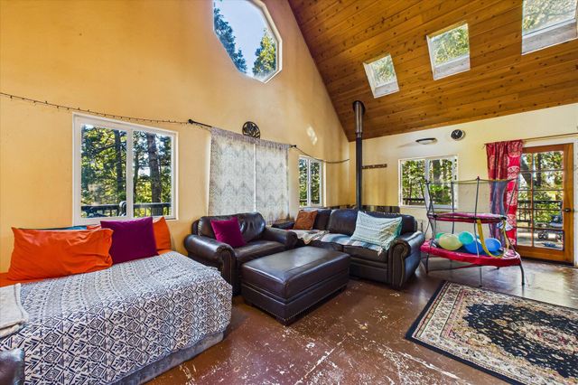 3826 Thomas Road, Miranda, CA 95553