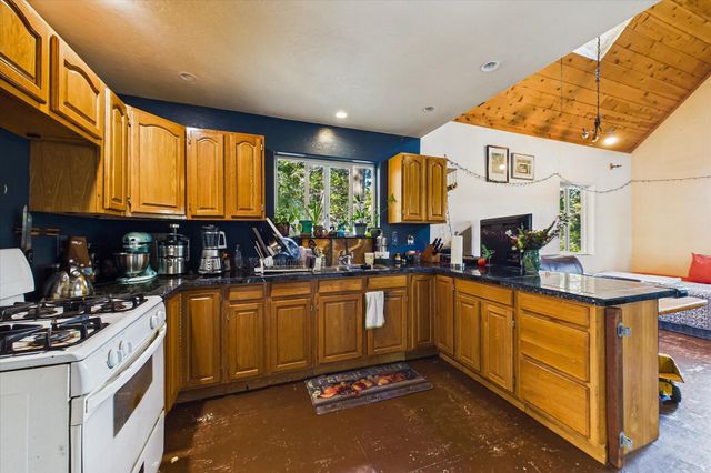 3826 Thomas Road, Miranda, CA 95553