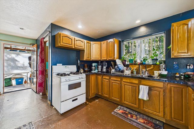 3826 Thomas Road, Miranda, CA 95553