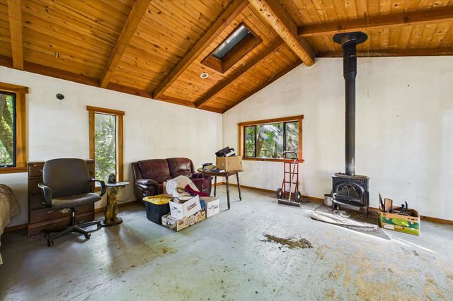 3826 Thomas Road, Miranda, CA 95553