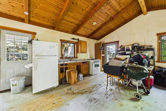 3826 Thomas Road, Miranda, CA 95553