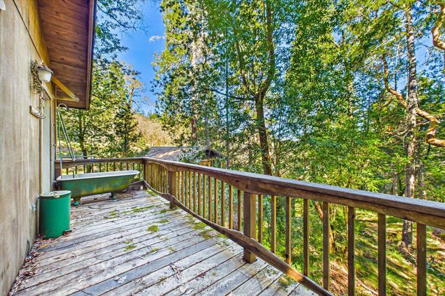 3826 Thomas Road, Miranda, CA 95553