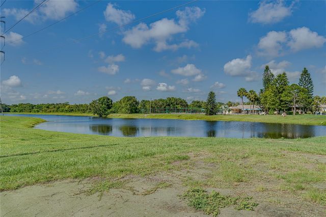 1119 9TH CIRCLE SE 1119, Largo, FL 33771
