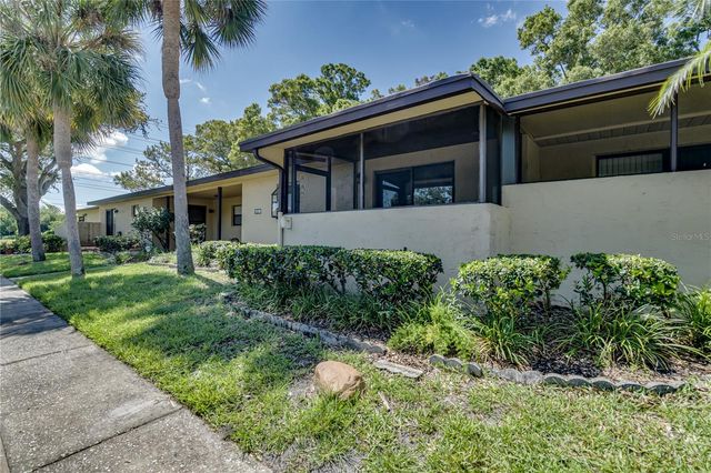 1119 9TH CIRCLE SE 1119, Largo, FL 33771