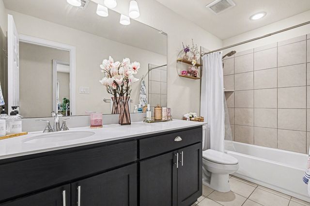 1237 Rushmore Drive, Burleson, TX 76028