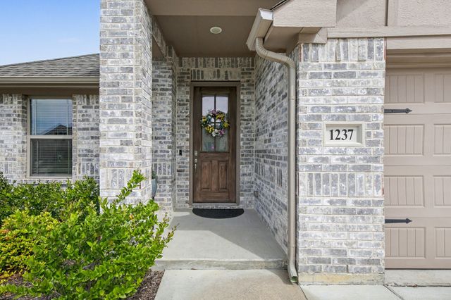 1237 Rushmore Drive, Burleson, TX 76028