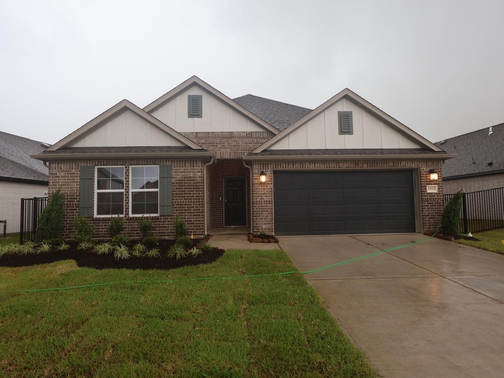 13921 Baikal Manor Drive, Santa Fe, TX 77510