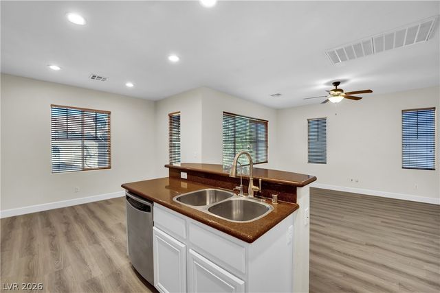 9866 November Rain Street, Las Vegas, NV 89178