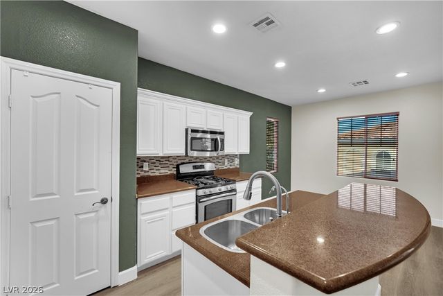 9866 November Rain Street, Las Vegas, NV 89178