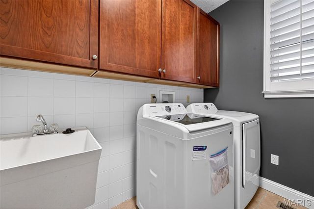 3217 E Arpent Way, St Charles, MO 63301