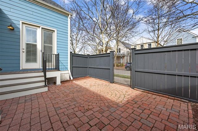 3217 E Arpent Way, St Charles, MO 63301