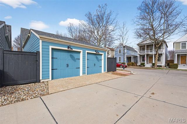 3217 E Arpent Way, St Charles, MO 63301