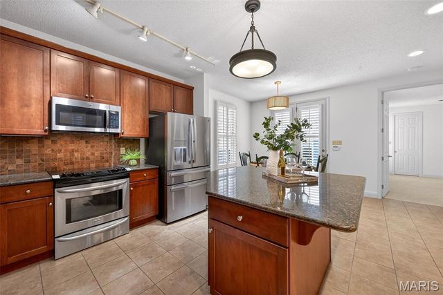 3217 E Arpent Way, St Charles, MO 63301