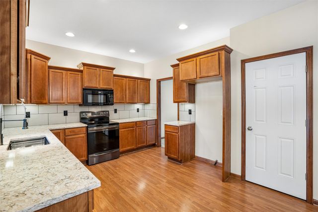 1305 Parkhill Drive, Norwalk, IA 50211
