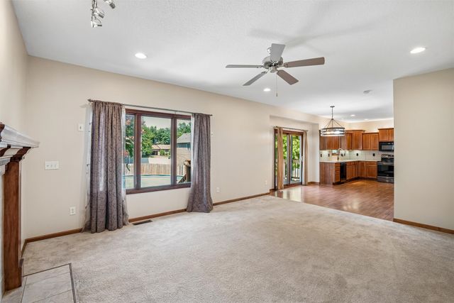 1305 Parkhill Drive, Norwalk, IA 50211
