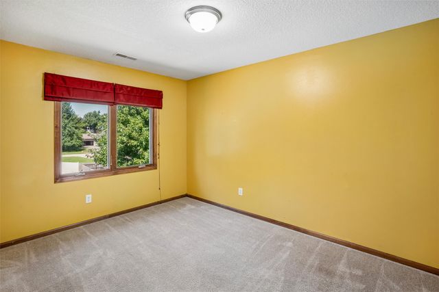 1305 Parkhill Drive, Norwalk, IA 50211