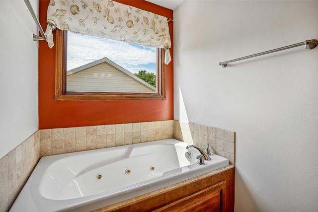 1305 Parkhill Drive, Norwalk, IA 50211