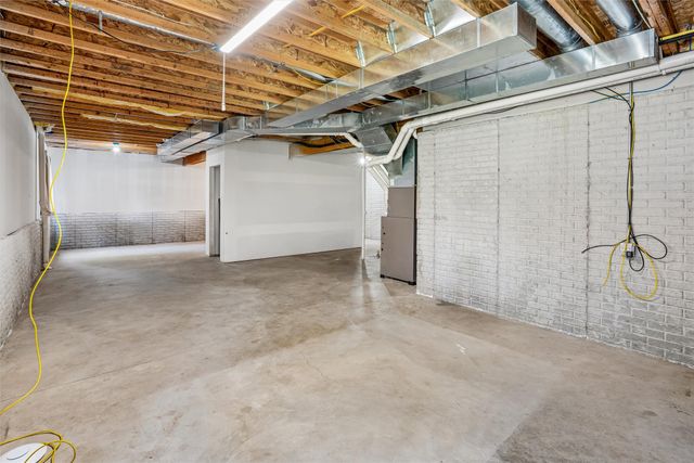1305 Parkhill Drive, Norwalk, IA 50211
