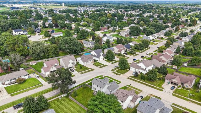1305 Parkhill Drive, Norwalk, IA 50211