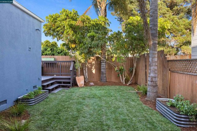 3131 Mabel St, Berkeley, CA 94702