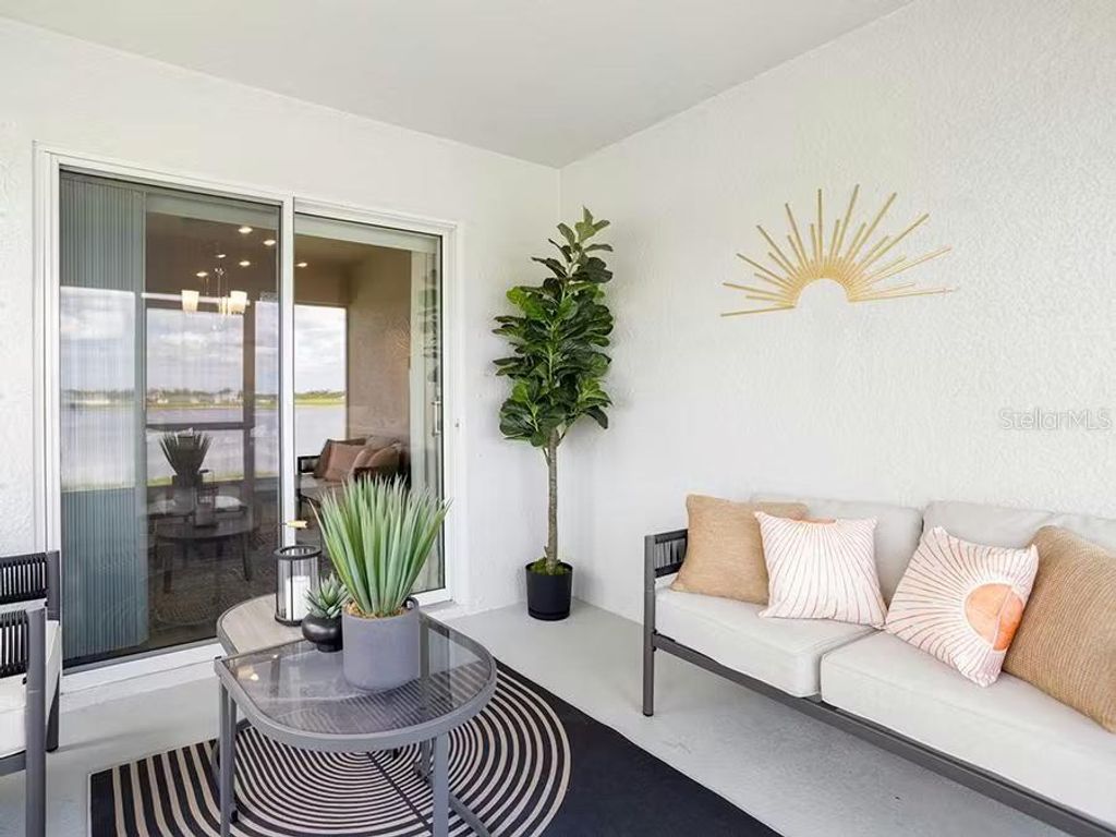 Image 8 of property listing at 1075 FOREST LAKE DRIVE, Wildwood, FL 34785