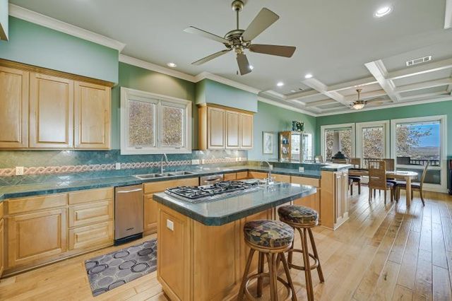 27023 Waterfall Hill PKWY, Spicewood, TX 78669