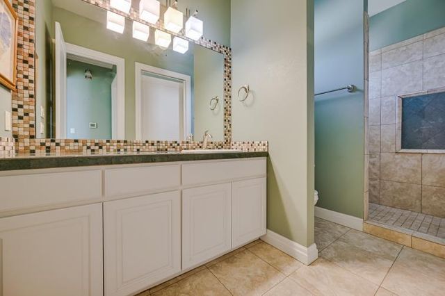 27023 Waterfall Hill PKWY, Spicewood, TX 78669