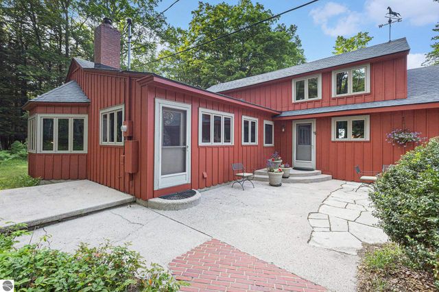 7822 W Welch Road, Empire, MI 49630