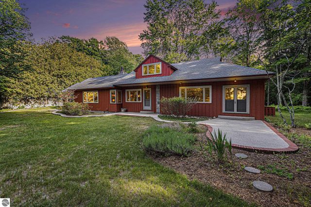 7822 W Welch Road, Empire, MI 49630