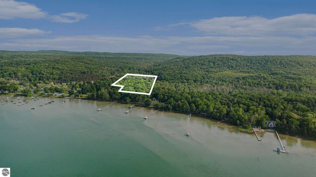 7822 W Welch Road, Empire, MI 49630