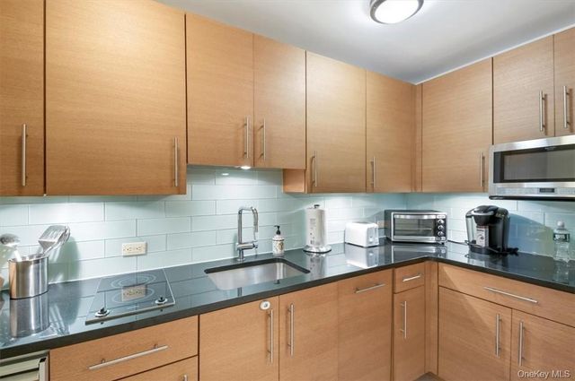 1 Renaissance Square 7B, White Plains, NY 10601