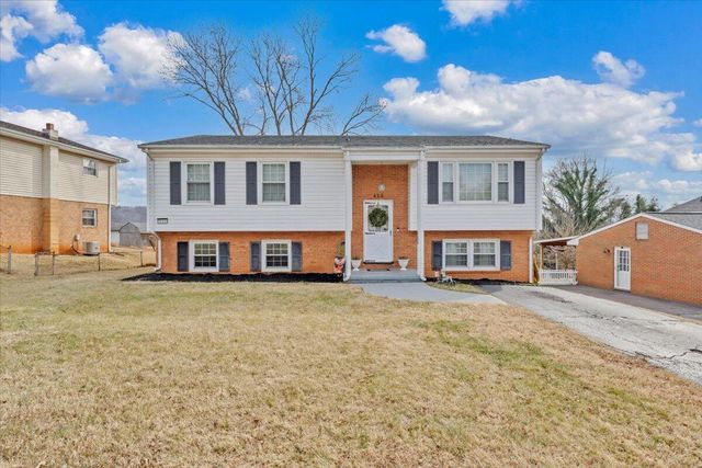 453 Crofton DR, Vinton, VA 24179