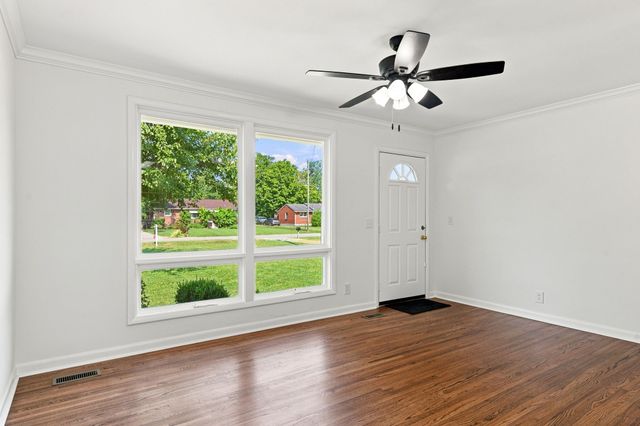 911 Hunt St, Murfreesboro, TN 37130