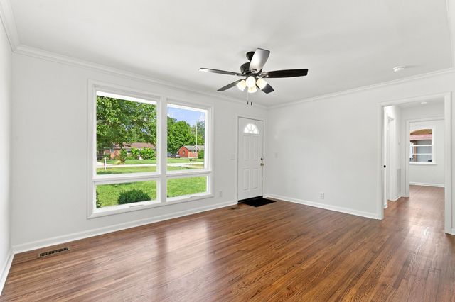 911 Hunt St, Murfreesboro, TN 37130
