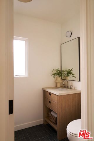 2411 Abbot Kinney Boulevard, Los Angeles, CA 90291