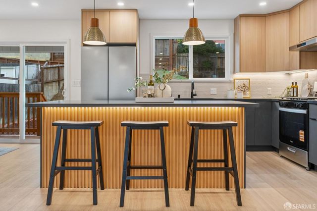 912 Wildwood Avenue, Daly City, CA 94015