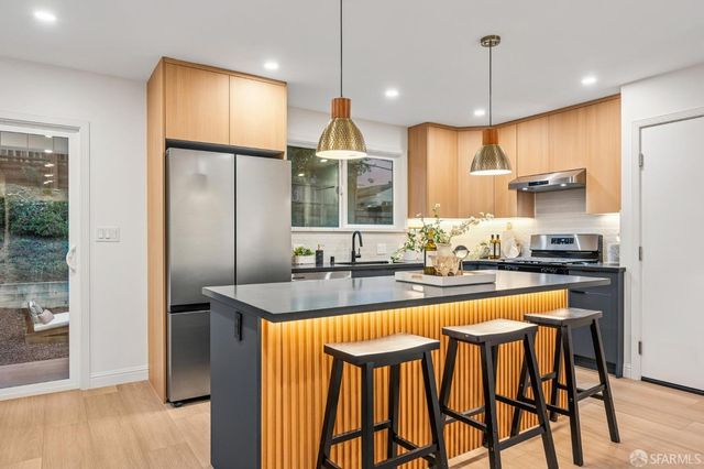 912 Wildwood Avenue, Daly City, CA 94015