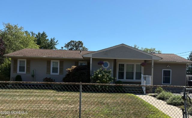 38 Edison Street, Bayville, NJ 08721