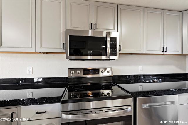 6600 E 8th Avenue, Anchorage, AK 99504